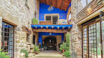 Masia de Queralt | Terrace/patio