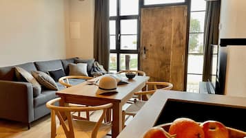 Masia de Queralt | Área de sala de estar | Televisión y piso con calefacción