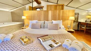 2 bedrooms, in-room safe, individually decorated, individually furnished