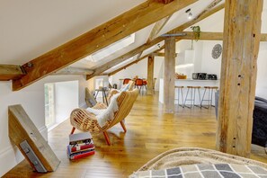 Interior - Loft 11 - Unique Apartment with Stunning Views (Glasshouses)