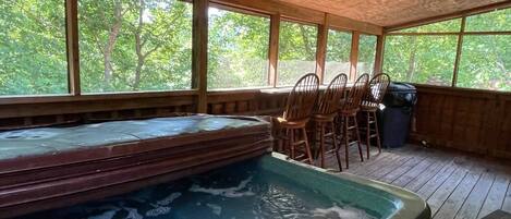 キャビン ベッド (複数台) スパ浴槽 | 施設の敷地