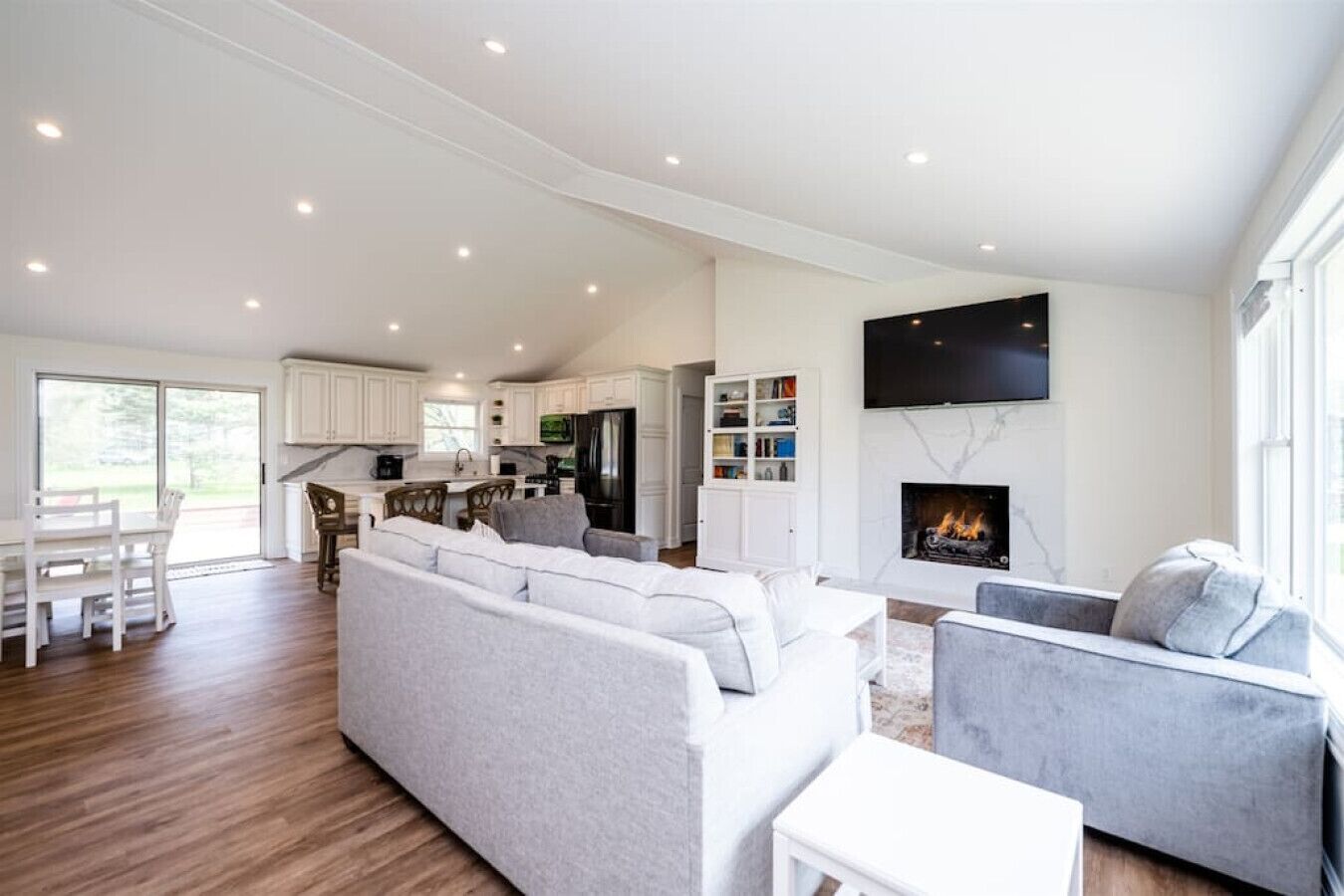Newly renovated 3bd 2ba house close to beaches
