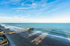 Am Strand, Liegestühle, Strandtücher