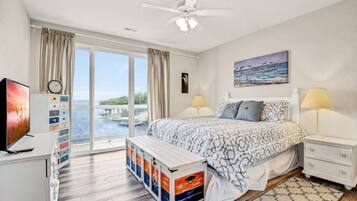 3 bedrooms, desk, travel crib, free WiFi