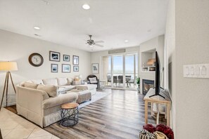 Smart-tv och eldstad