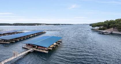 Osage Oasis-LAKE VIEW, FREE BOAT SLIP - Lake of the Ozarks easy living