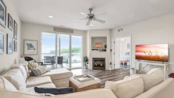 Smart TV, fireplace