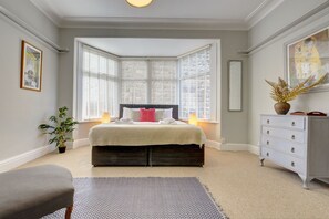 2 chambres, fer et planche à repasser, lit parapluie, Wi-Fi gratuit