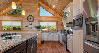 Luxury Log Cabin near SIU, Giant City, & Wineries