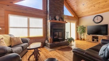 Smart TV, fireplace, table tennis