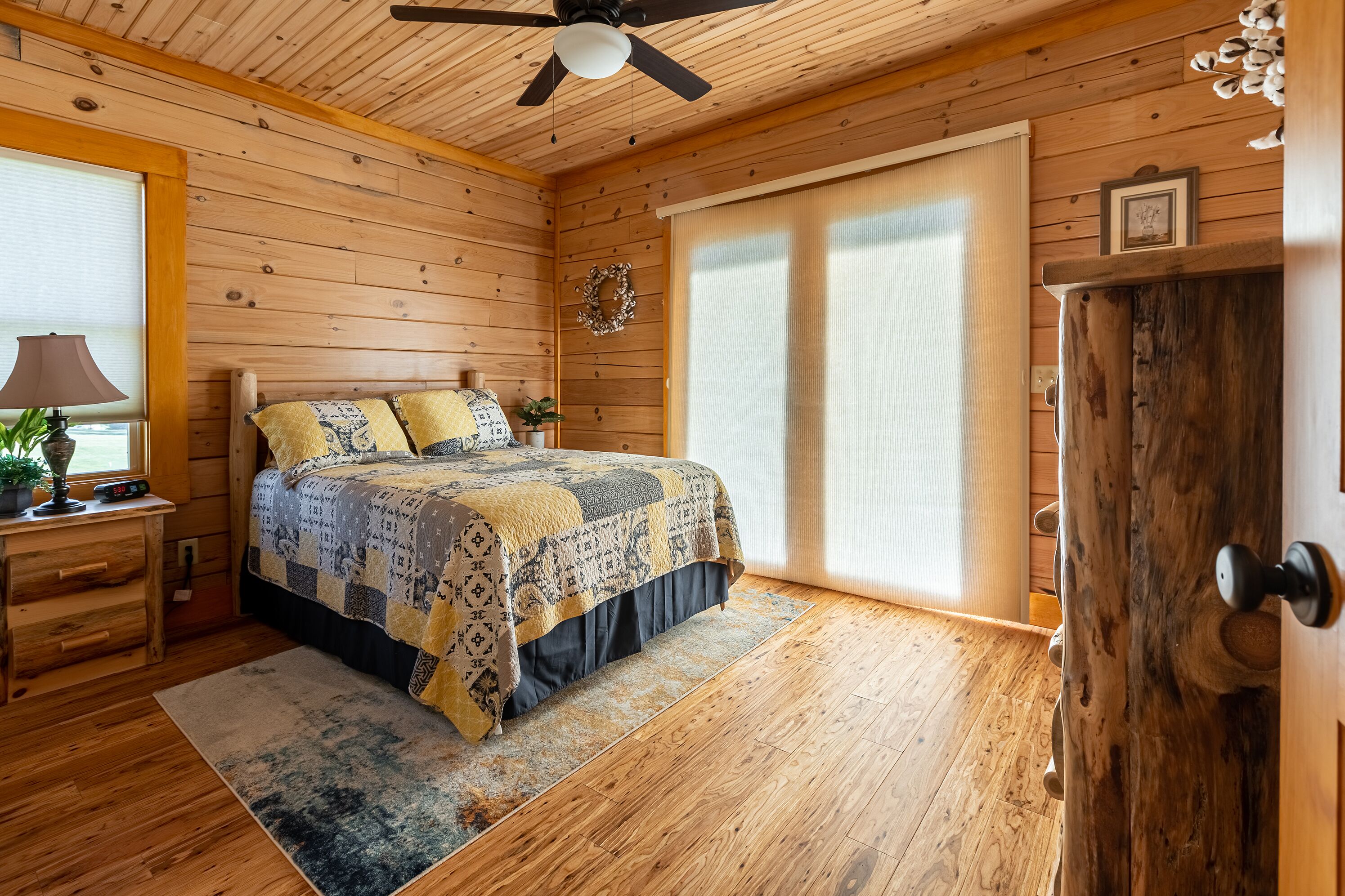 4 bedrooms, iron/ironing board, free WiFi, bed sheets