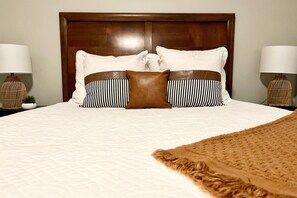 2 Schlafzimmer, Schreibtisch, Bügeleisen/Bügelbrett, Reisekinderbett