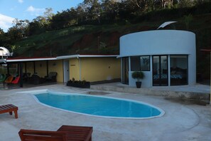 Piscine extérieure