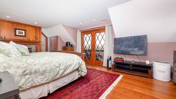 5 chambres, bureau, fer et planche Ă repasser, lit parapluie