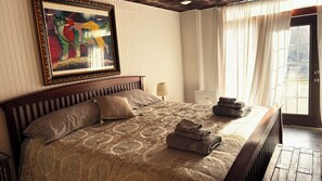 5 bedrooms, desk, iron/ironing board, travel cot