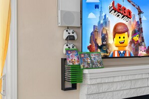Interior - LEGO Dream! 🧱🌊🕹️⛳🎥 Heated Pool, Theater, Arcade, & more! (Garden Grove)
