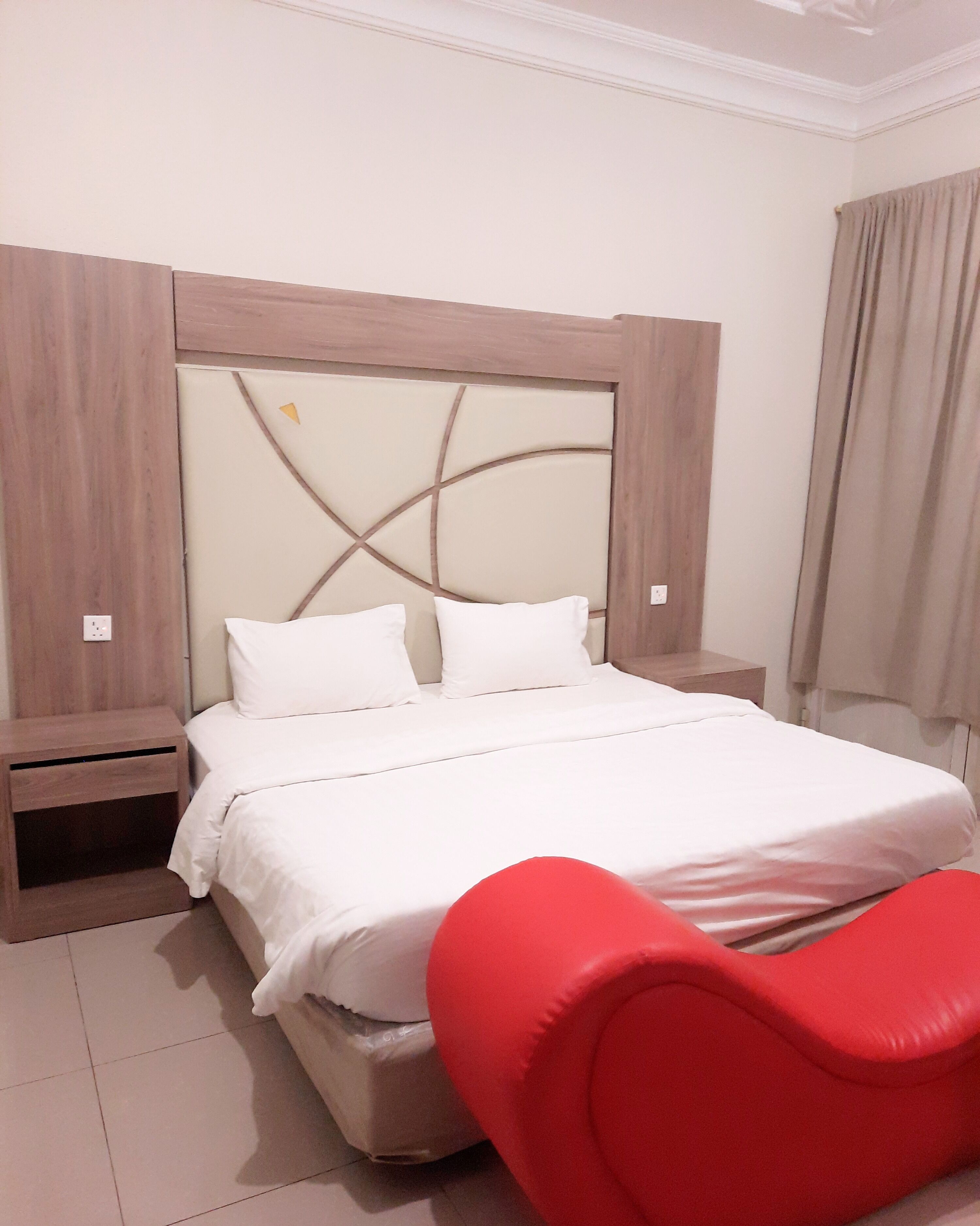 Deluxe Suite, 1 Bedroom | Hypo-allergenic bedding, blackout drapes, free WiFi, bed sheets