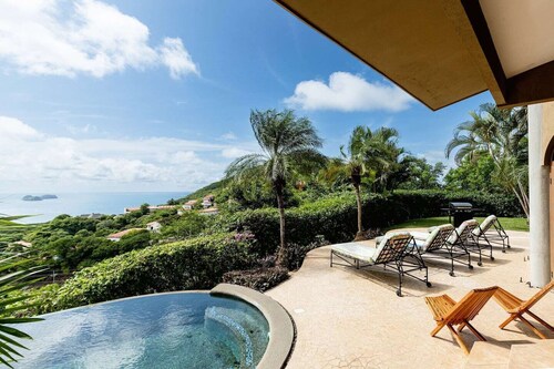 Dos Vistas • 5 BR Luxury Villa • 260° Ocean & Hill Views, Playa Hermosa • 10 Guests