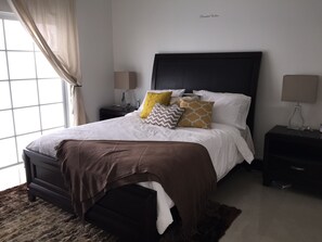 Luxury Apartment | 3 bedrooms, iron/ironing board, free WiFi - Luxury Condo at Venito (Nassau)