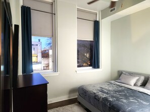 1 habitación, escritorio, tabla de planchar con plancha y wifi gratis