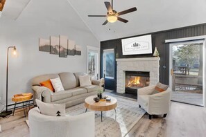 Smart-TV, peis, bordtennis og bøker