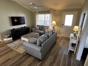 Smart-TV, DVD-Player, Stereoanlage, Computerbildschirme