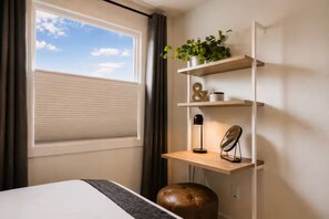 2 Schlafzimmer, Schreibtisch, Verdunkelungsvorhänge