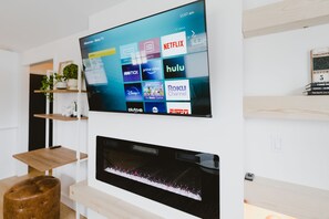 Interior - Beautiful and Cozy Home in Snoqualmie, Walk to Restaurants, The Falls, & Shops (Snoqualmie)