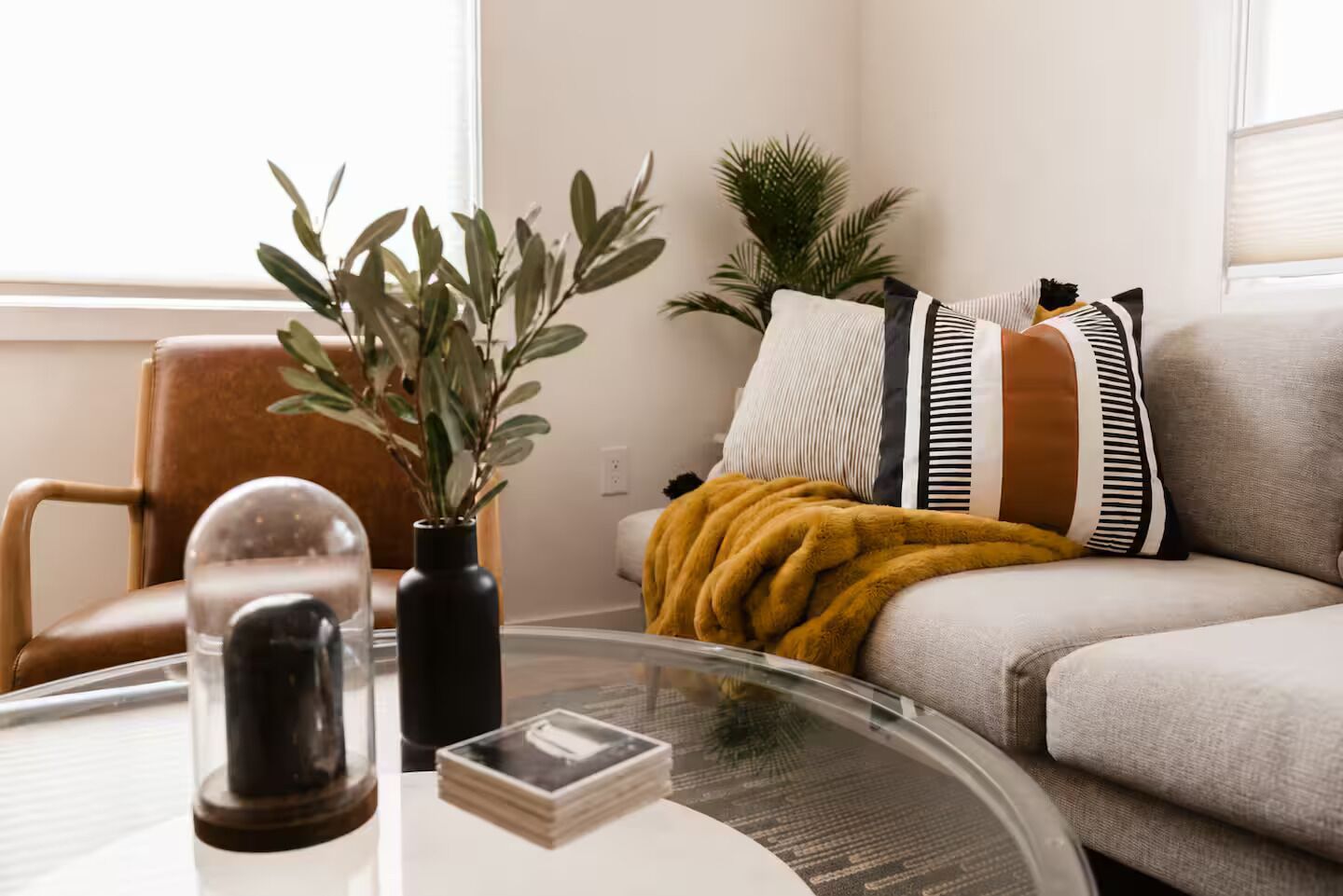 Smart TV, fireplace, streaming services