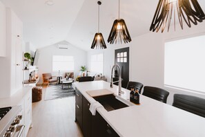 Fridge, microwave, oven, stovetop - Beautiful and Cozy Home in Snoqualmie, Walk to Restaurants, The Falls, & Shops (Snoqualmie)