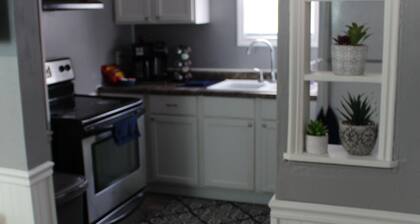 1 bed1 bath house, less than 1mile to Union Hospital