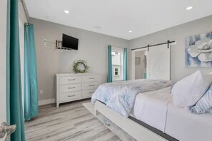 3 slaapkamers, een strijkplank/strijkijzer, wifi, beddengoed