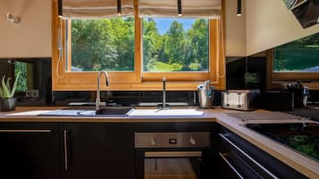 Refrigerador, microondas, horno y parrilla de estufa