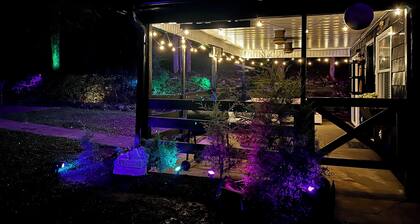 RomanticâąRelaxing Jacuzzi Bathhouse Cottage