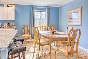 Dining - Walk to Lake Summit! Mountain-View Zirconia Home (Zirconia)