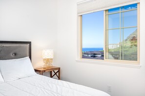 4 Schlafzimmer, Schreibtisch, Bügeleisen/Bügelbrett, Reisekinderbett