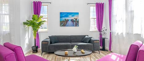 Smart TV, futbolito, libros