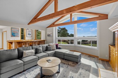 Renovated home w/ breathtaking views of the bay and new hot tub