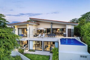 Exterior - Casa Napoleon • New 4-BR Modern Coastal Retreat with Infinity Pool & Sweeping Pacific Views (Playas del Coco)