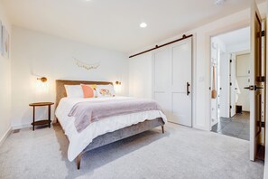 2 bedrooms, desk, iron/ironing board, free WiFi