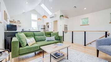 TV connectée, livres, médiathèque