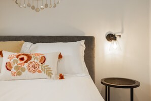 2 habitaciones, escritorio, tabla de planchar con plancha y wifi gratis