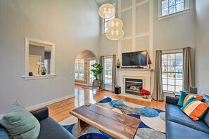 TV, fireplace, books, music library - Tranquil Greensboro Home w/ Fire Pit! (Greensboro)