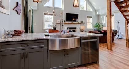 Riverfront on the Tuck! Close to WCU