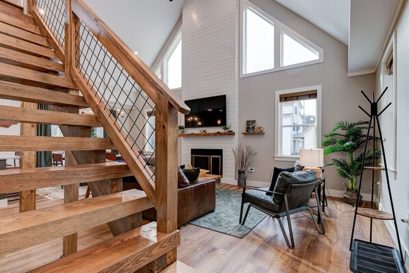 Smart-TV, peis og bøker