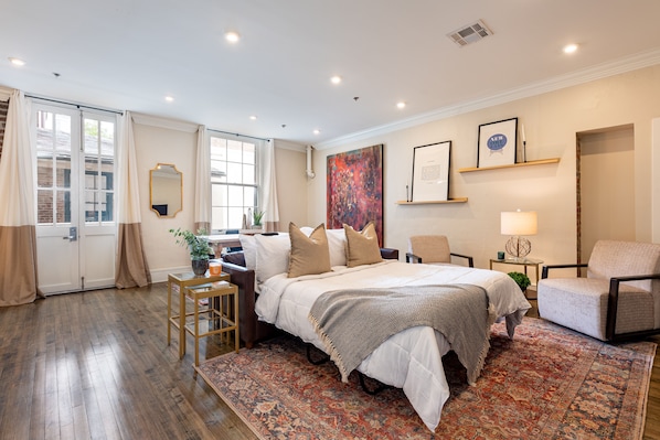 1 habitación, tabla de planchar con plancha, wifi y ropa de cama 