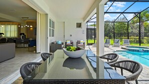 Piscina all'aperto, una piscina riscaldata