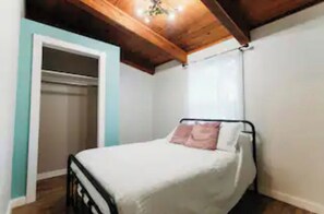 Room - Peaceful 4-Br Home Family Friendly, Outdoor Living (Dripping Springs)