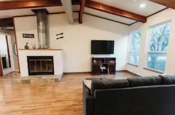 Interior - Peaceful 4-Br Home Family Friendly, Outdoor Living (Dripping Springs)