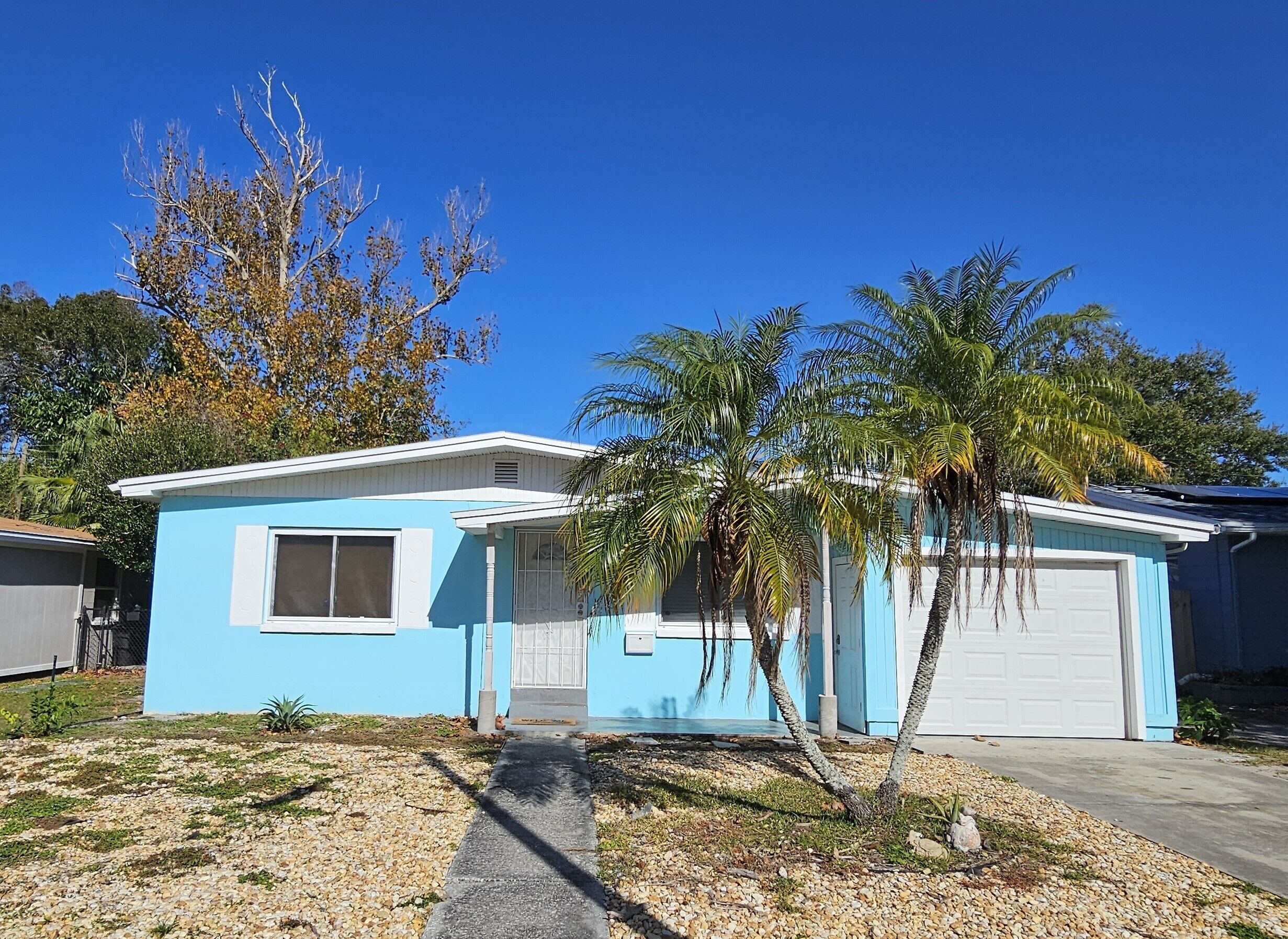 TROPICAL HOME-MINS FROM BEACH/GOLF/MUSEUM/STADIUM!
